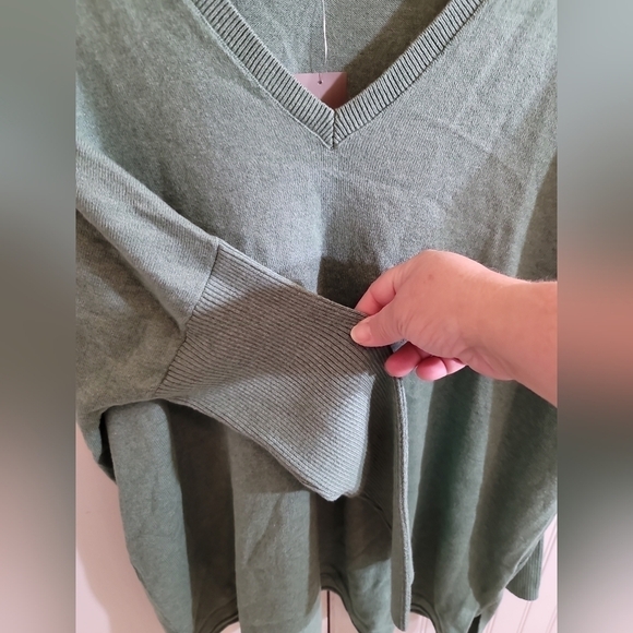 NWT J. Jill Lightweight V-neck Sweater Large Cotton Silk Wool Blend Muted Green - Picture 3 of 5